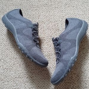 Sketchers relaxed fit sneakers